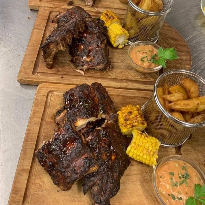 Ofenfrische Ripperln / Spareribs
